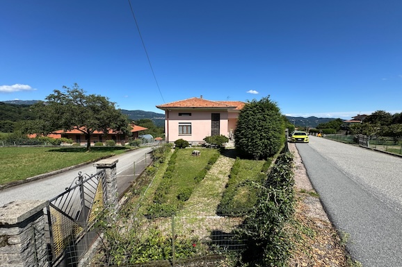 MADONNA DEL SASSO - Villa Indipendente con Giardino