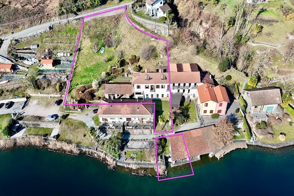 Nonio - Casa fronte lago d'Orta con darsena e boa