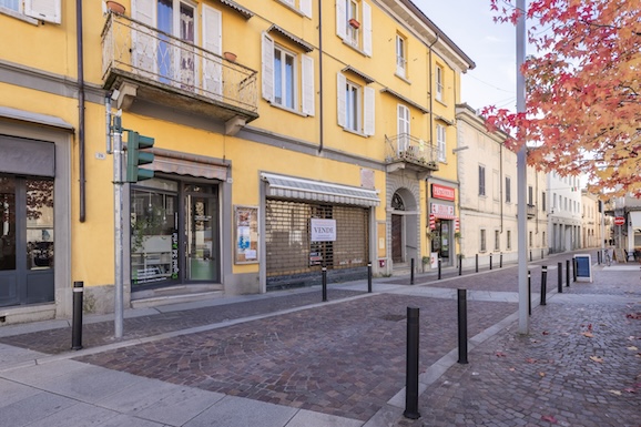 Omegna - Negozio in Centro